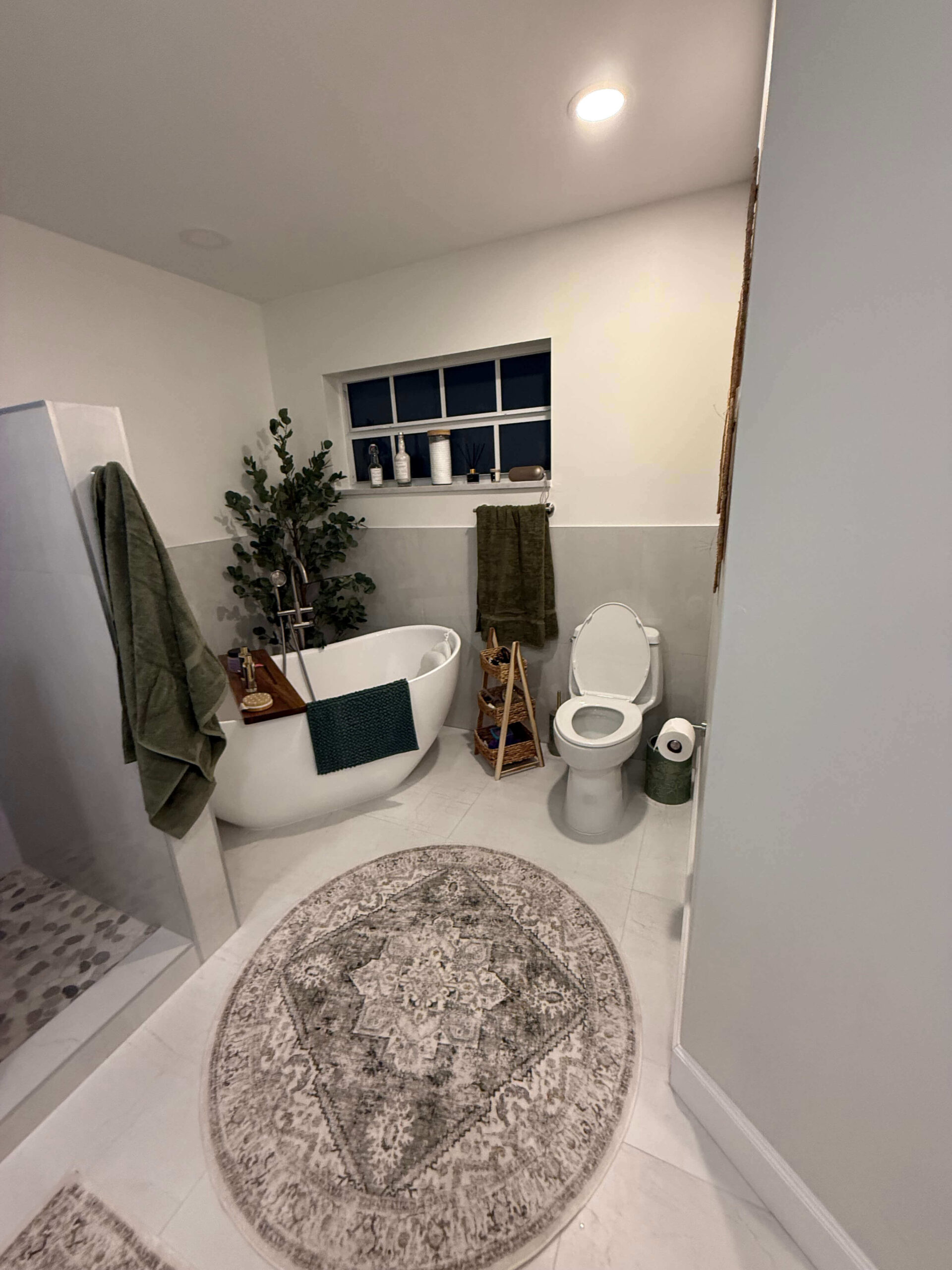 Bathroom remodeling in Fort Lauderdale modern bathtub and interior design